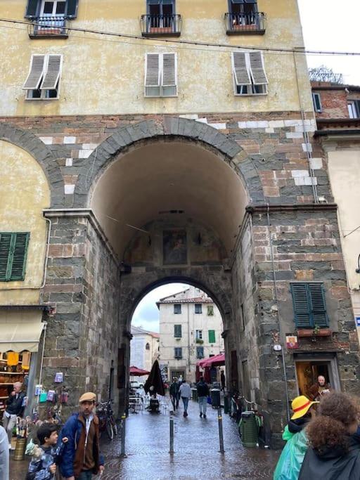 Dimora Leonardo. Centro Storico. Apartamento Lucca Exterior foto